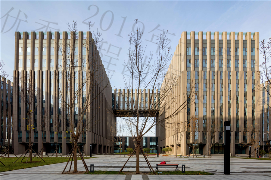 05_办公区内庭院_1.jpg