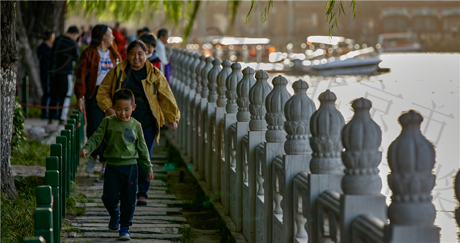 04前海环湖步道实景图.jpg