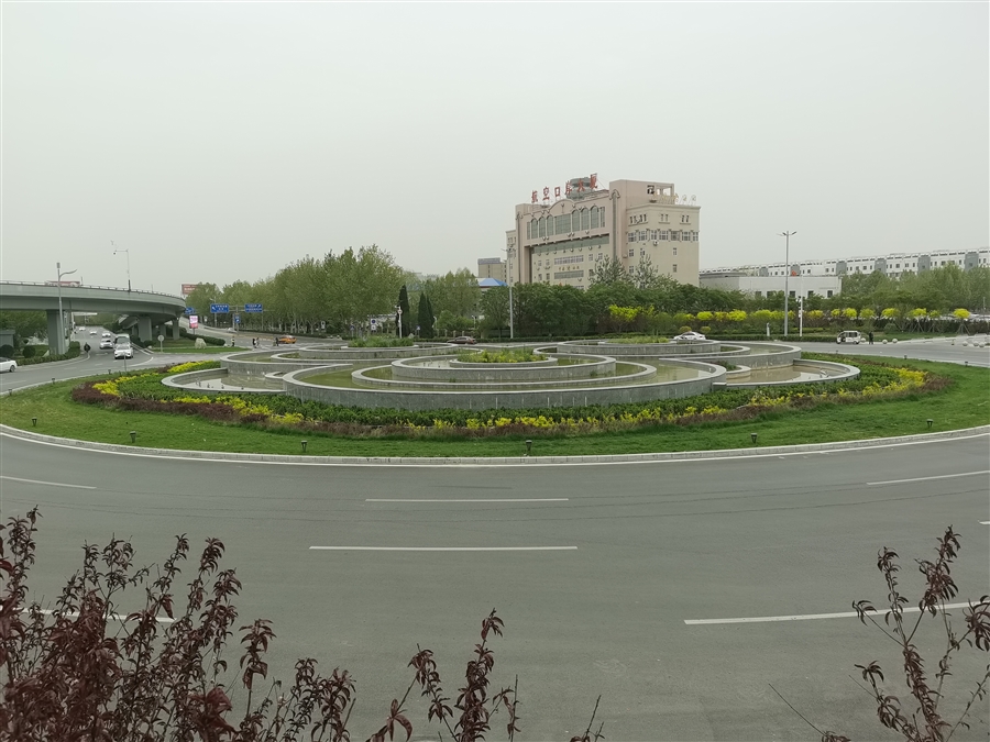 1号环岛喷泉.jpg