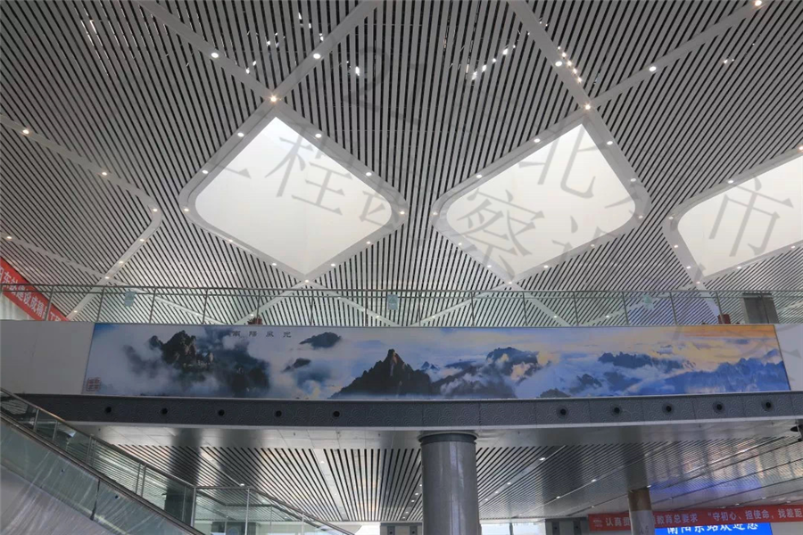 候车厅室内2.jpg