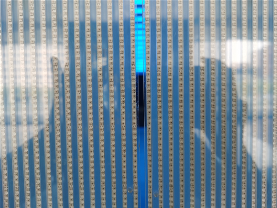 27.透明LED灯带.jpg