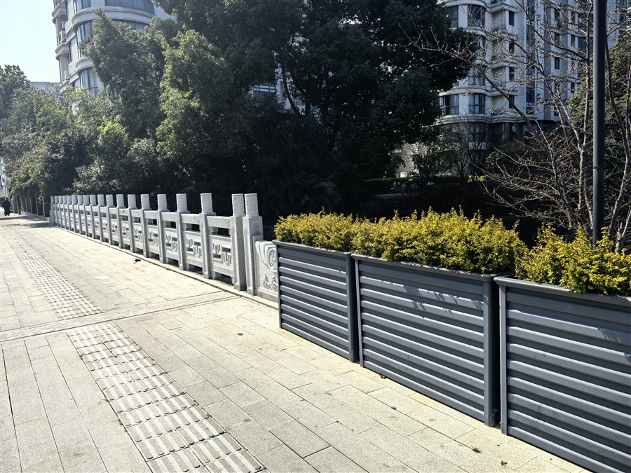 新建桥梁护栏、花箱.jpg