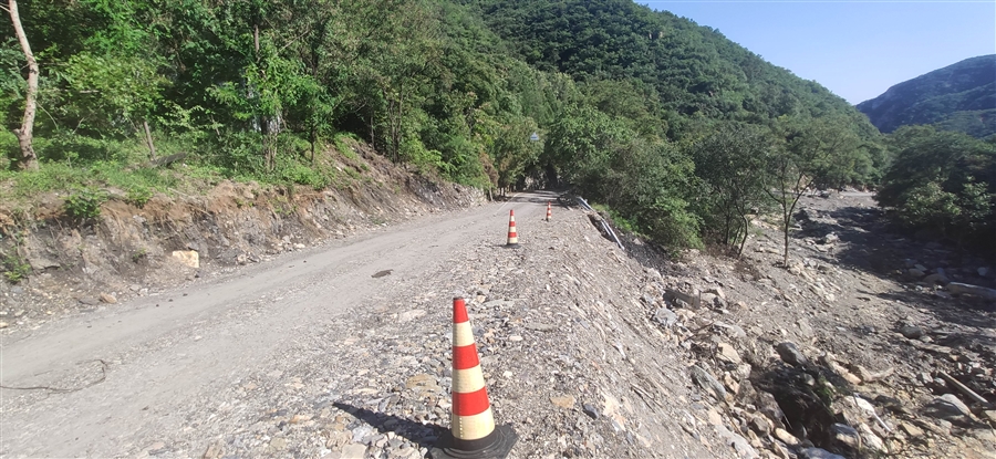南赵路滨河路基挡墙_施工前.jpg
