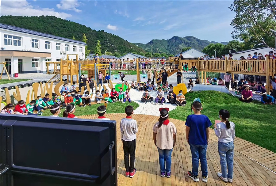 02_校园前广场集会游乐场.jpg
