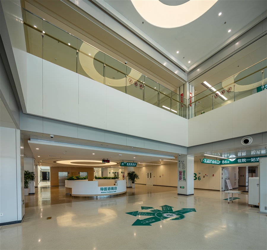 13住院门厅.jpg