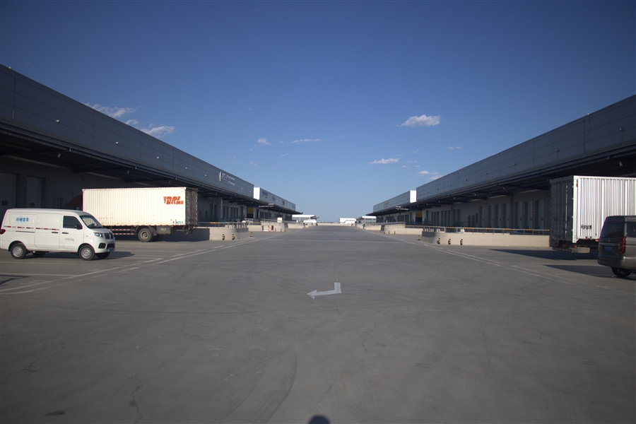北京大兴国际机场综保区公共库_二层库外实景02.jpg