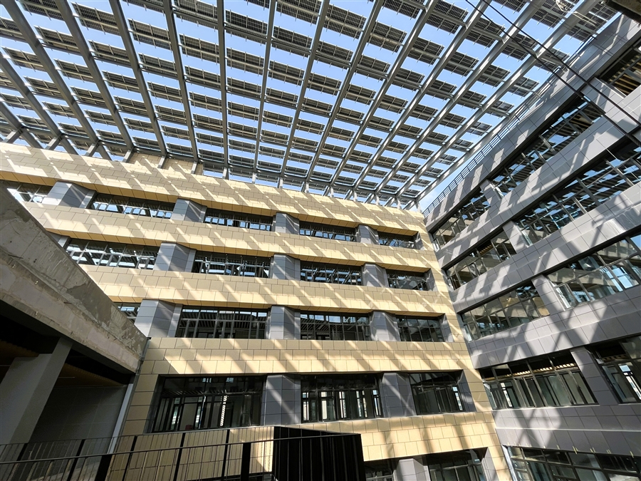 36_内庭院光伏屋面.jpg