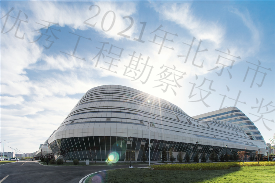 18_阳光下的会展中心.jpg