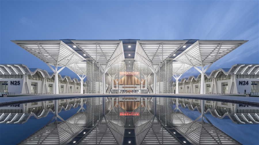 03项目二期会议中心室外夜景.jpg