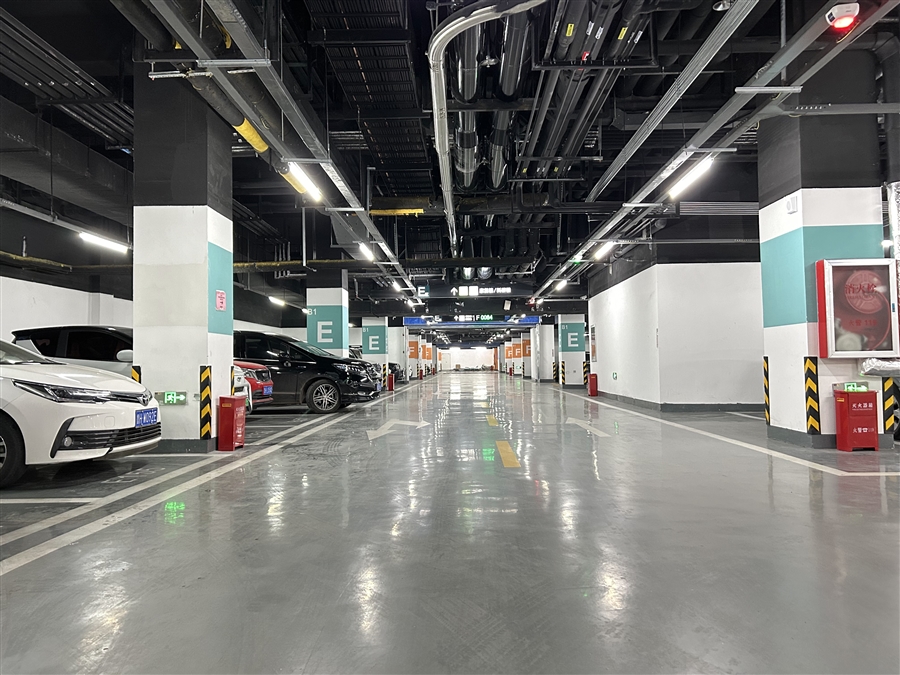 地下车库.jpg