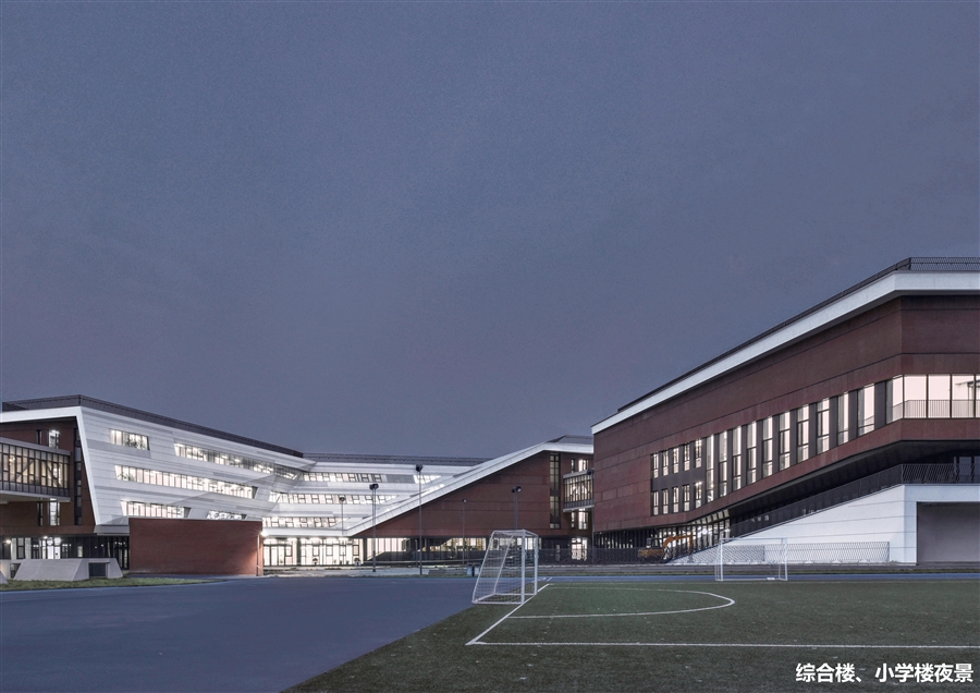 34_小学楼、综合楼夜景.jpg